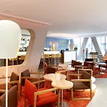 Simm\'s Hotel