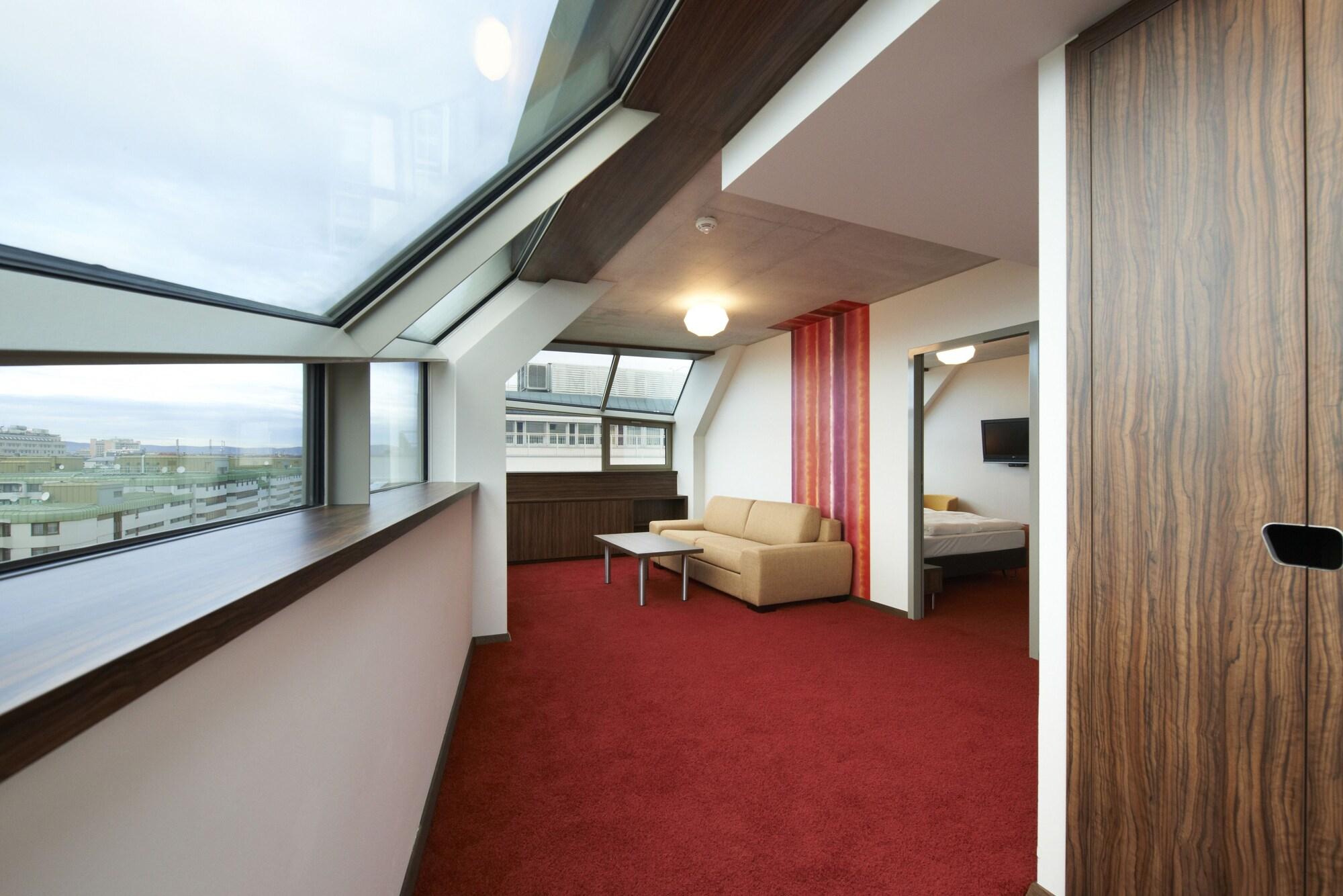 Simm's Hotel 4*